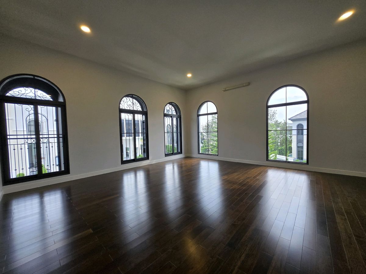 For SaleHousePattanakan, Srinakarin : ✨️The Palazzo, Krungthep Kreetha, large plot 140 million baht ✨️