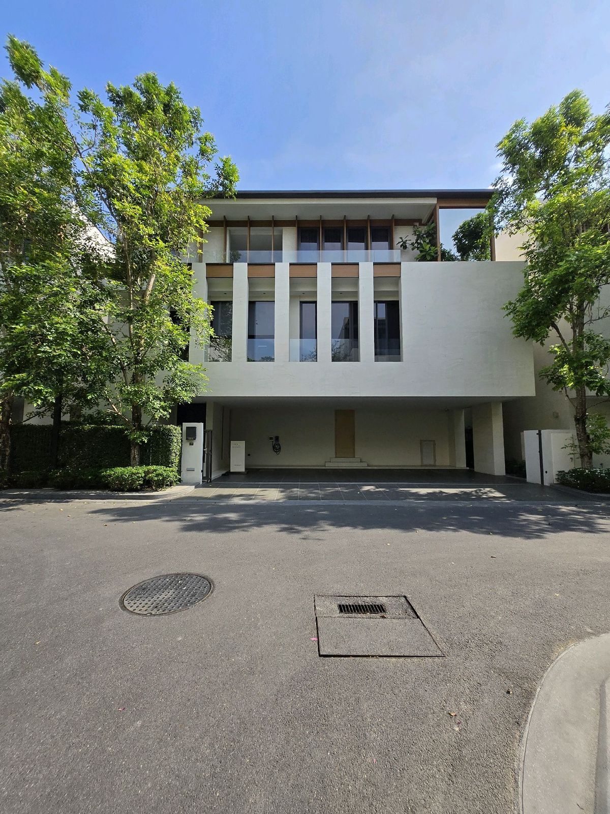 For SaleHousePattanakan, Srinakarin : 🚩 มือ 1 ซื้อตรงโครงการ 𝐏𝐀𝐑𝐊 𝐇𝐄𝐑𝐈𝐓𝐀𝐆𝐄 𝐏𝐀𝐓𝐓𝐀𝐍𝐀𝐊𝐀𝐑𝐍 มีสระ 64.5 ล้านบาท