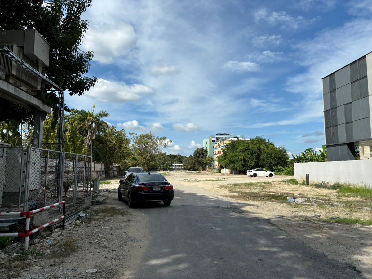 For RentLandRamkhamhaeng, Hua Mak : Land next to the subway Min Buri-Culture, 4 Rai 89 square wah, opposite Hua Mak Police Station