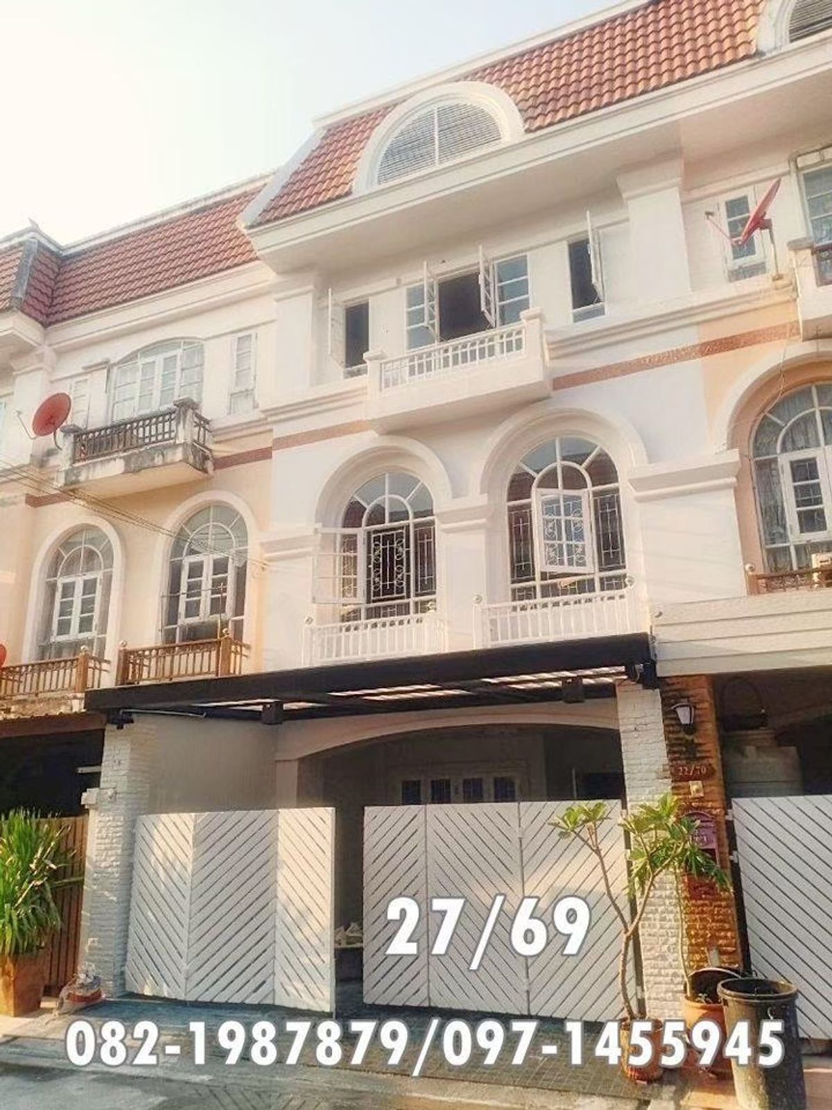 For SaleTownhomeKasetsart, Ratchayothin : Luxury house for sale, Da Watcharapol Resort Project, only 3.85 deleted. Ready to decorate