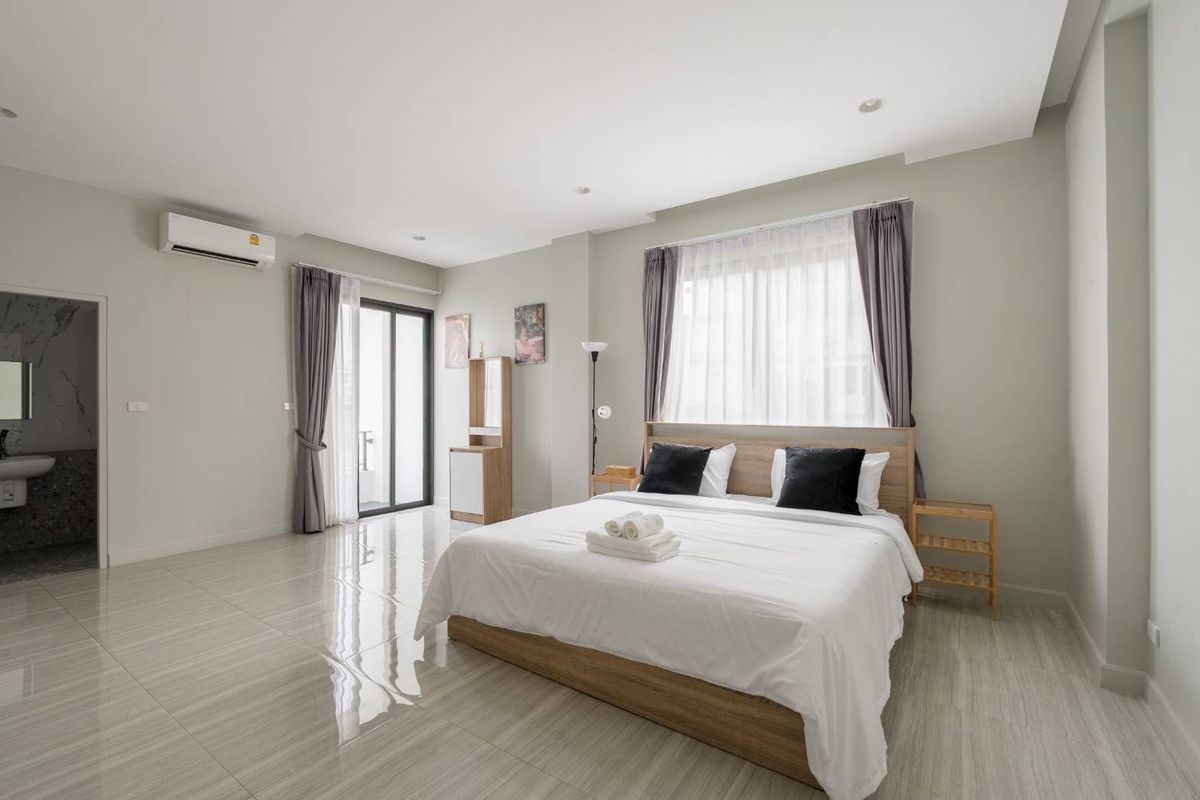 For RentTownhomeSukhumvit, Asoke, Thonglor : 💥 5 bedrooms, Townhome for rent. price 134,000 baht, 3 -story townhome, Soi Thonglor 36