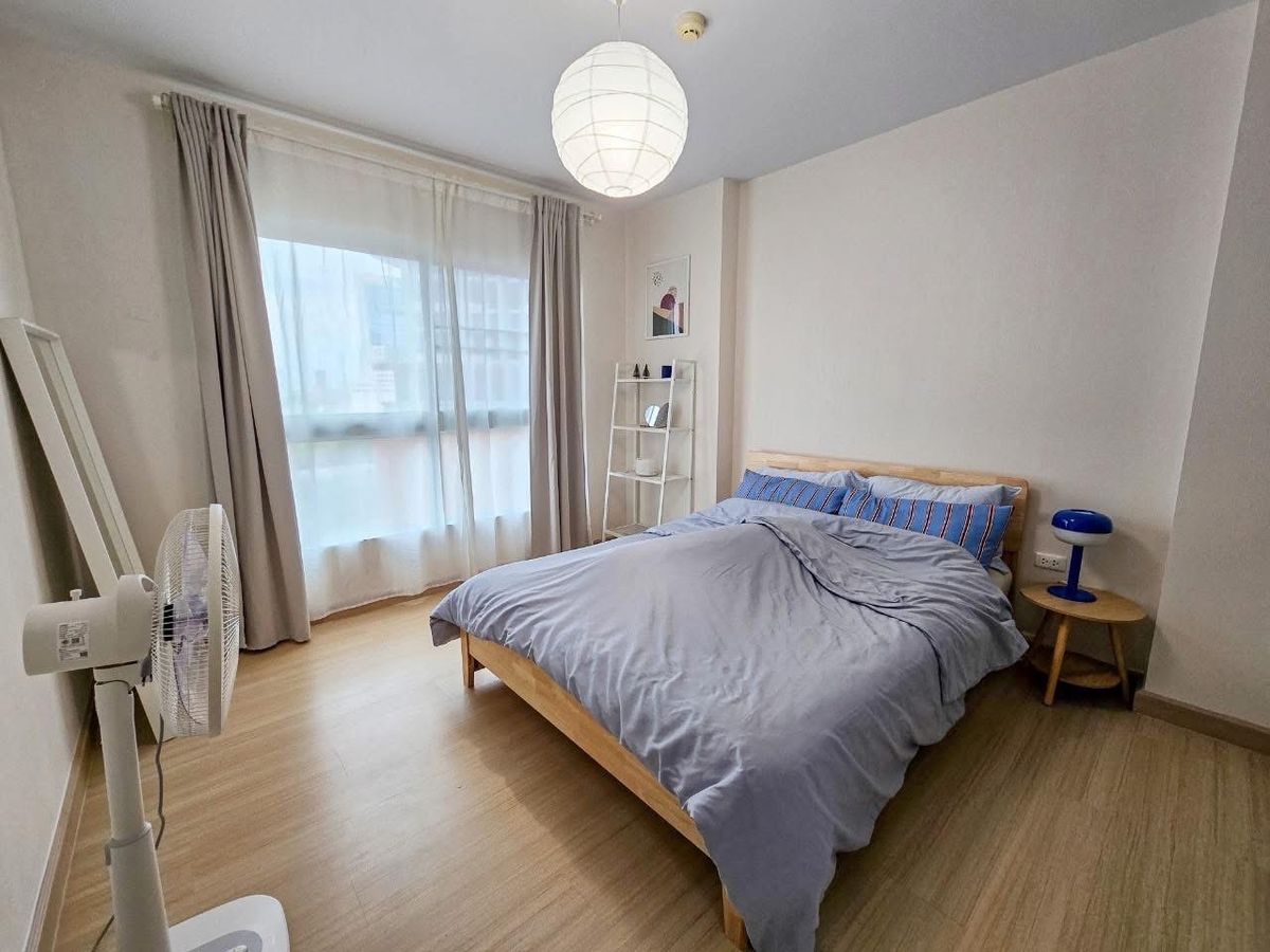 For RentCondoRama9, Petchburi, RCA : For rent, complete furniture, ready to approach MRT near the expressway and department stores. Interested, can say hello.