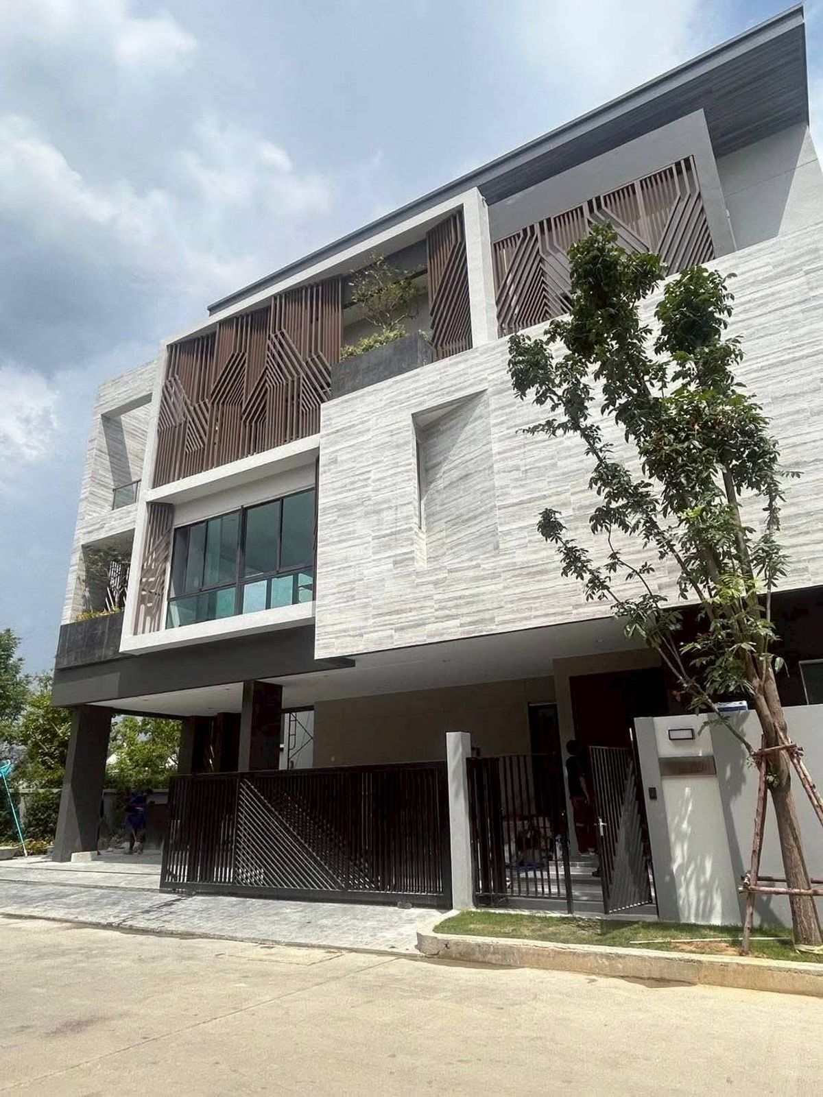 ให้เช่าบ้านพัฒนาการ ศรีนครินทร์ : 🌜⭐️🌛ให้เช่า The Gentry พัฒนาการ 32 | บ้านเช่าหรูหลังใหญ่สุดในโครงการบ้านหลังมุม ติดสวน บรรยากาศร่มรื่นสุดส่วนตัว