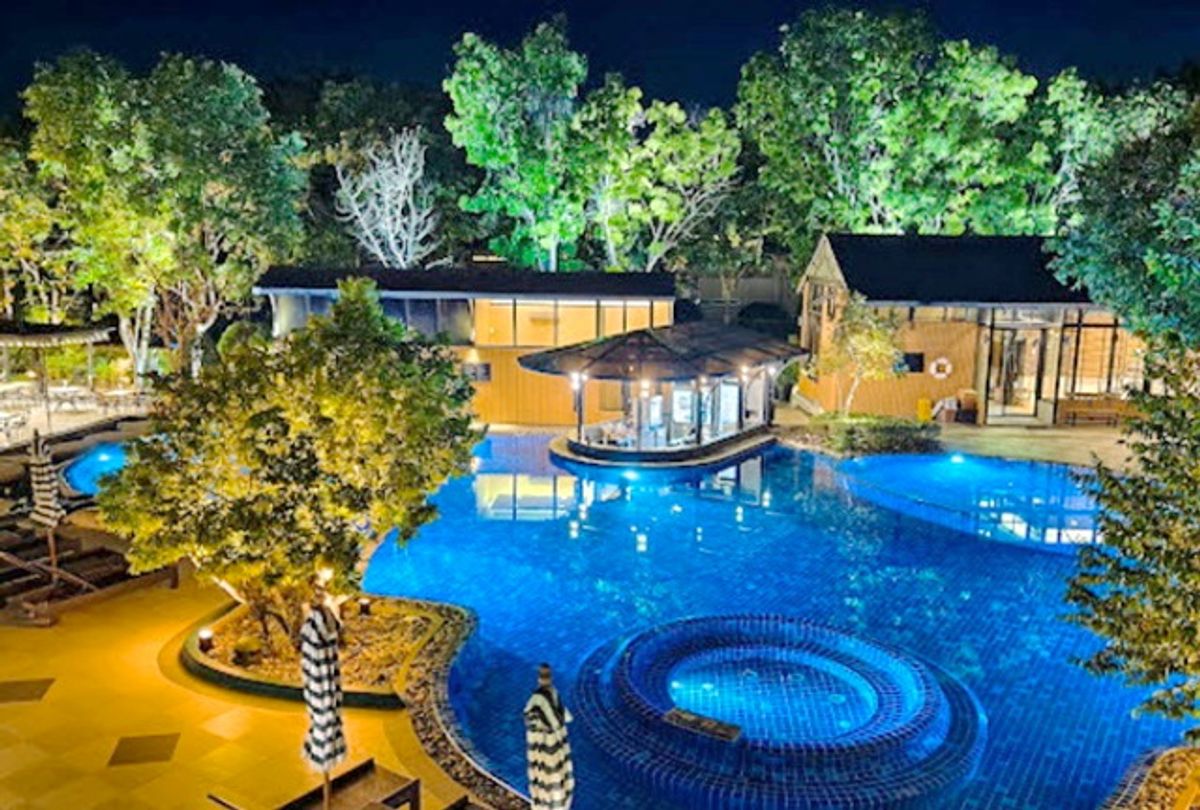 ให้เช่าที่ดินปากช่อง เขาใหญ่ : ติดMRT ศรีเอี่ยม 800 ม. ลาซาล บางนา-ตราด ให้เช่าคฤหาสน์หรู 2 ชั้น 390 ตร.ม. มีดาดฟ้า จัดเต็มเฟอร์ 3นอน 4น้ำ ลิตเติ้ลวอล์ค บางนา 1.3 กม.