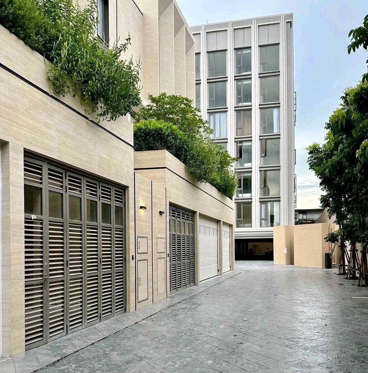 ขายบ้านสาทร นราธิวาส : 🚩บ้าน 3 ชั้น พร้อมสระว่ายน้ำส่วนตัว ใกล้ รร.นานาชาติ Shrewsbury เพียง 950 เมตร!