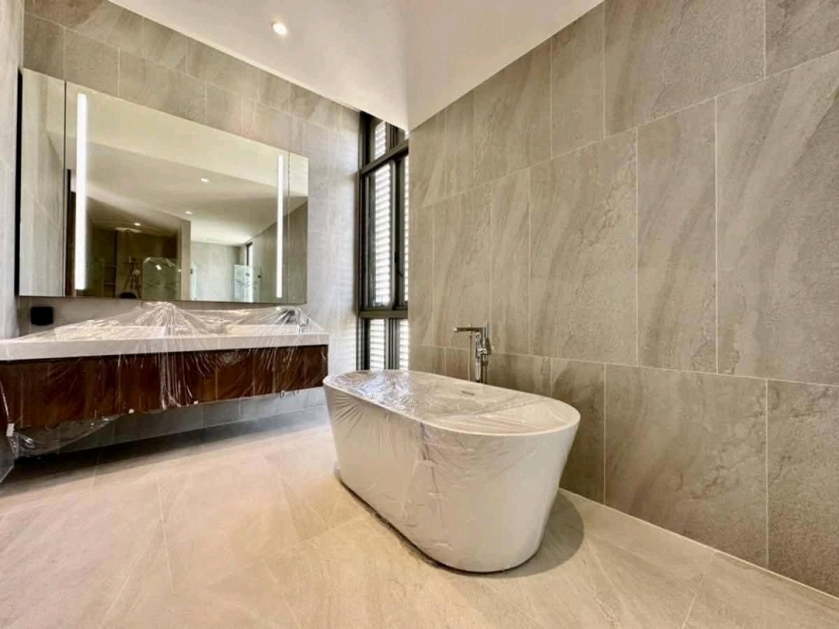 ขายบ้านสาทร นราธิวาส : 🚩บ้าน 3 ชั้น พร้อมสระว่ายน้ำส่วนตัว ใกล้ รร.นานาชาติ Shrewsbury เพียง 950 เมตร!