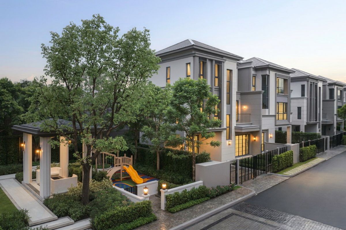 For SaleChokchai 4, Ladprao 71, Ladprao 48, : House for sale, plots! Buy directly with the Ban Klang Mueang Project Ratchada-Ladprao 3 -story luxury twin house In the center of the city, Ladprao zone in Soi Chokchai 4, size 44.9 sq.w. 238 sqm. 3 bedrooms, 4 water, 2 water, ask for more information 08