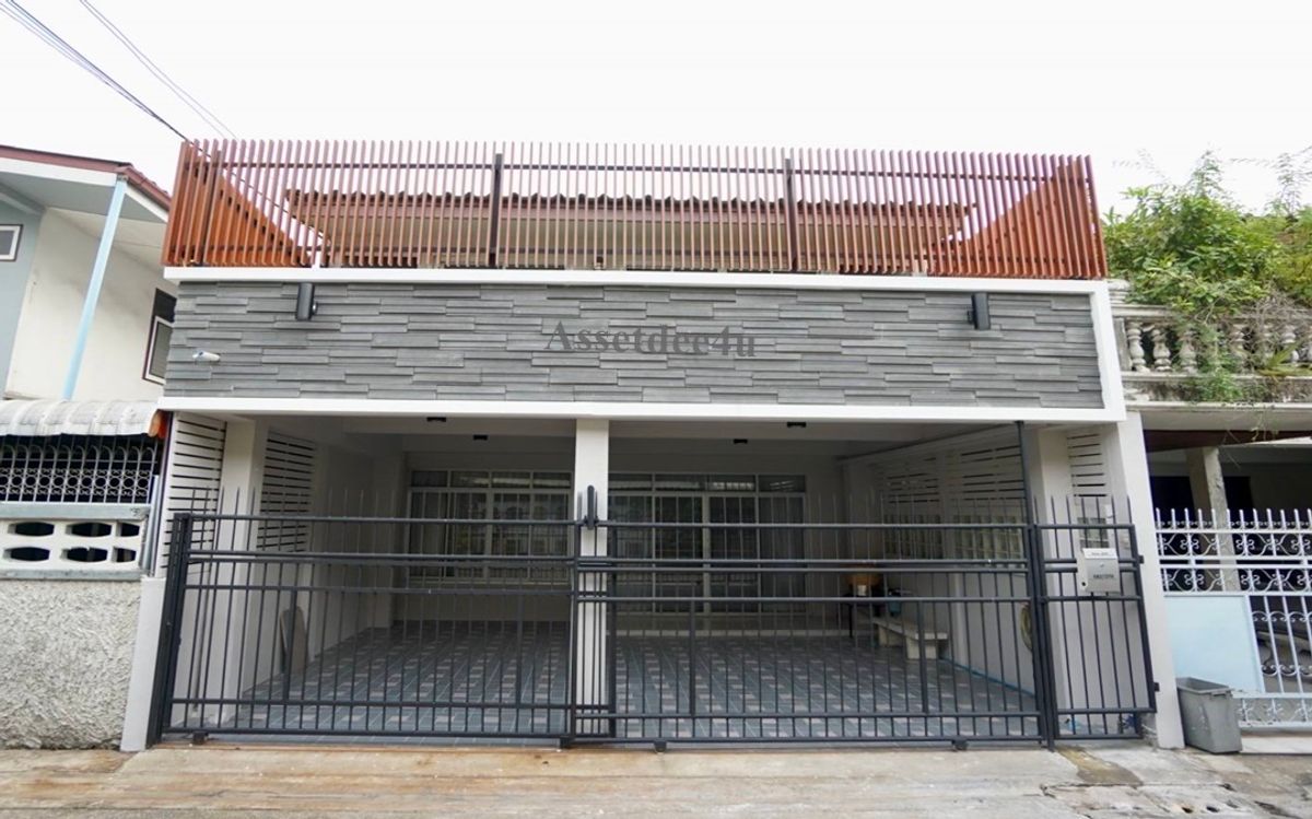 For RentHouseRatchadapisek, Huaikwang, Suttisan : House near the AT557, rent a 3 -storey house for rent in Charoen Charoen Village, Ratchada 3, near MRT, Rama 9 Station.