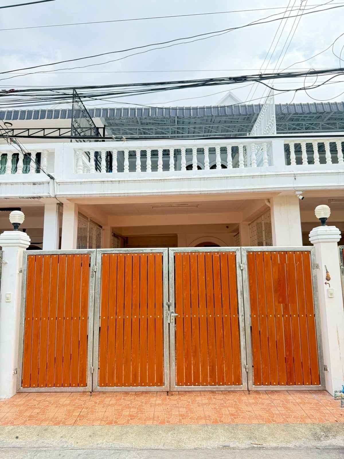 For RentTownhomeOnnut, Udomsuk : Rent a townhouse, Soi Udom Suk 51, beautiful house, good condition, near BTS, both yellow and green lines, price 17,000 baht