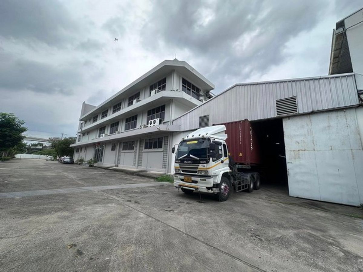 For RentWarehouseSamut Prakan,Samrong : RK644 for rent on the land 24 rai 2,376 sq.w., 1 warehouse 1,728 sq.w., divided into 200 cars, Thepharak Subdistrict Mueang Samut Prakan District