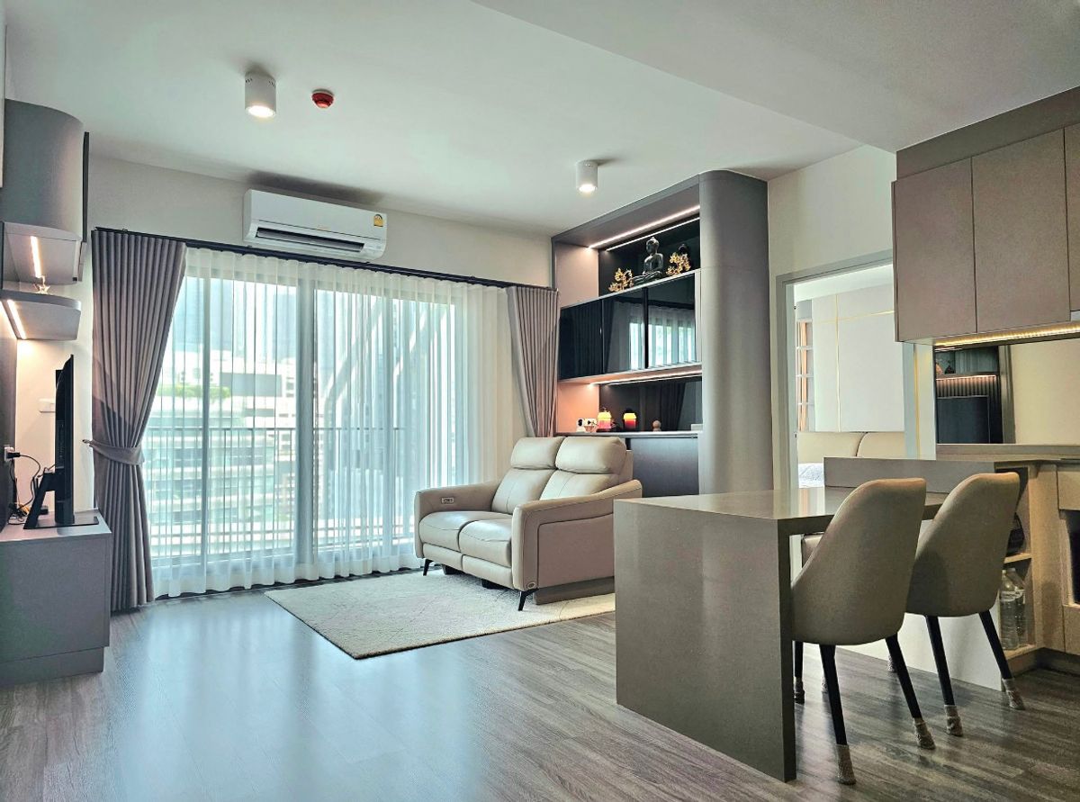 ขายคอนโดสยาม จุฬา สามย่าน : ✨Ideo Chula Samyan✨Special 2B 2B size 71, City view, Fully furnished,     
Very good conditioned, Sell 13.9 MB (Fern📲081-5965196)
