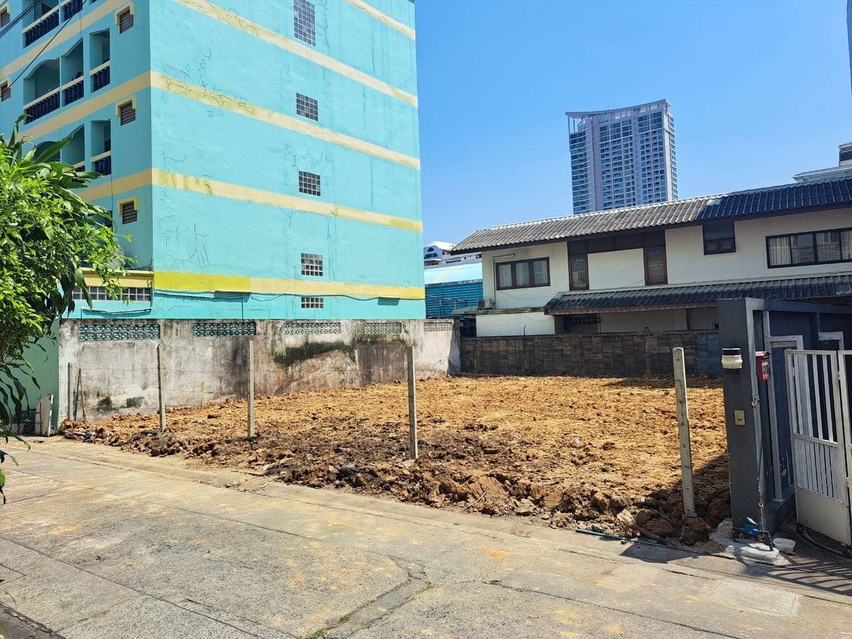 For RentLandLadprao, Central Ladprao : Vacant Land for Rent - Close to MRT Ratchadaphisek 300 M.