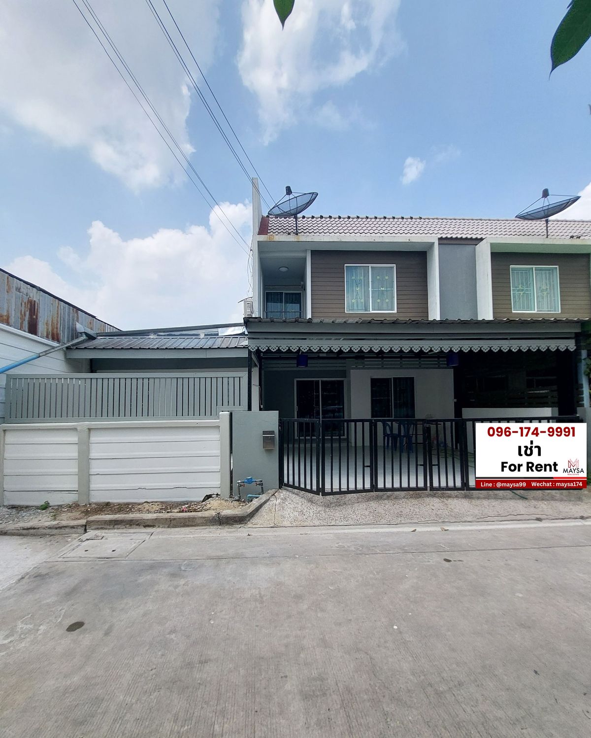 For RentTownhomeSamut Prakan,Samrong : 🏡 Rent a townhome behind the 2 -story corner, The Colors Bang Na Km. 8 🎉 near Mega Bangna 2.9 km.