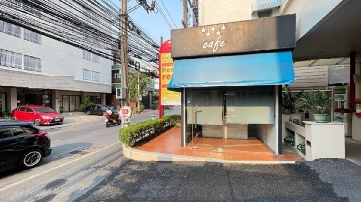 For RentShop HouseOnnut, Udomsuk : Big C 385 m. Lotus Sukhumvit 50 288 m. BTS Onnut 270 meters. Sukhumvit 77-85 for rent Cafe with Ferry customers. There are 204 regular customers.