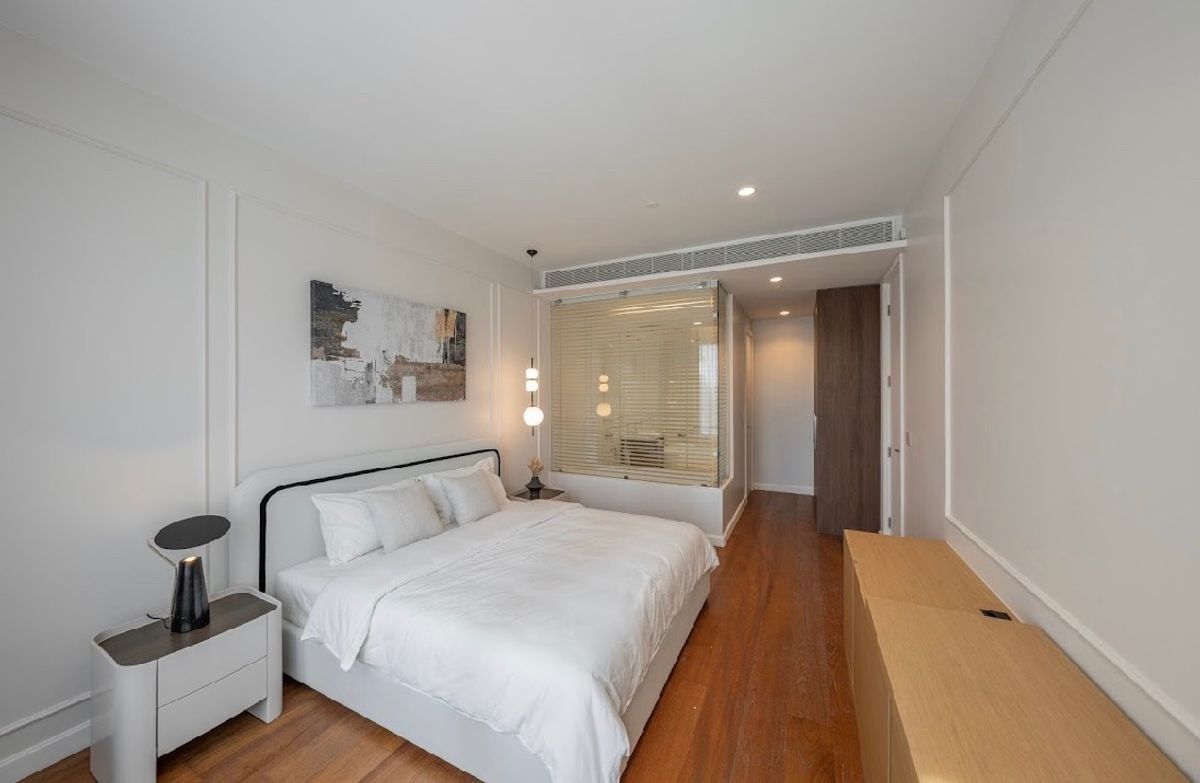 For RentCondoWitthayu, Chidlom, Langsuan, Ploenchit : ✨185 Rajadamri✨ Luxury 1B 1B high floor size 70 sq m, City view, Fully furnished, Modern interior, Rent 78,000 THB‼️ (Fern📲081-5965196)