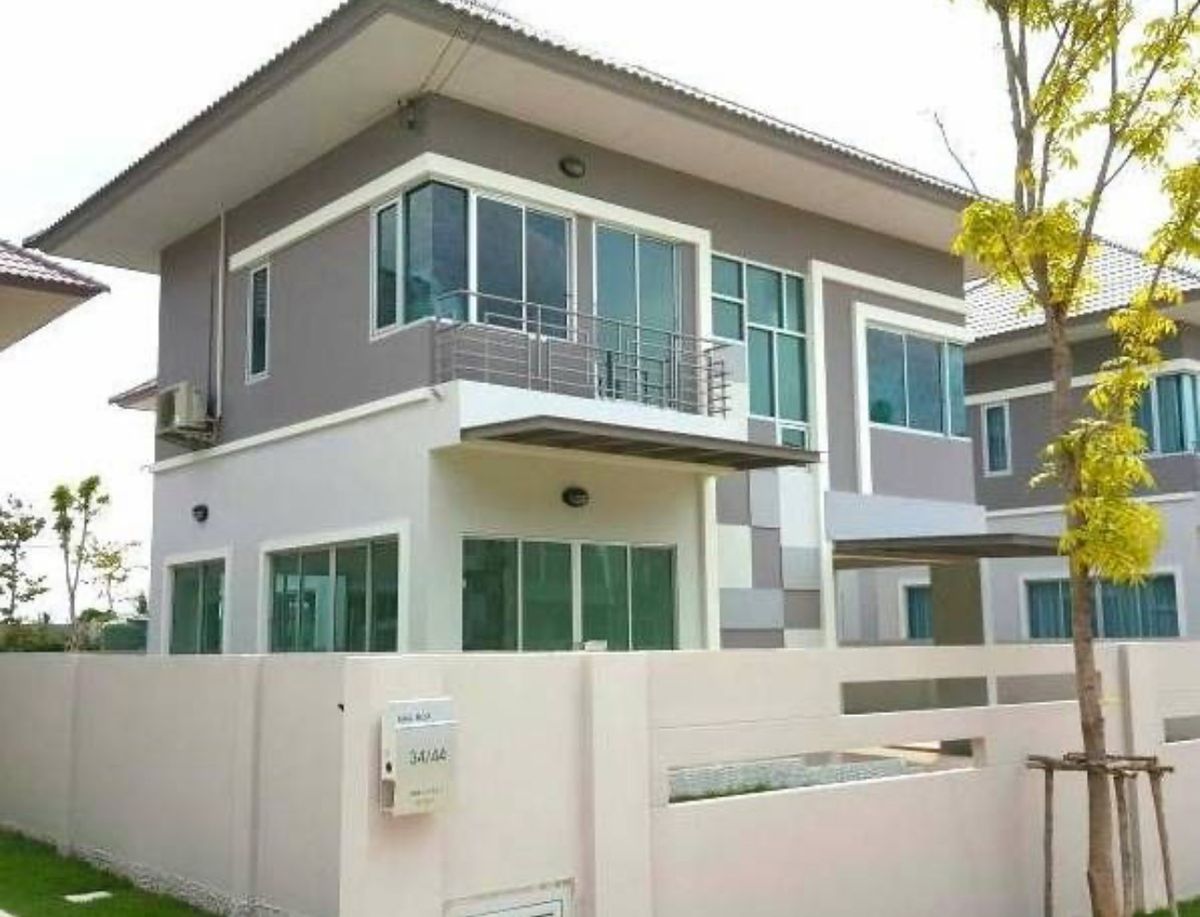 For RentHouseSamut Prakan,Samrong : 🟡 Rent a Villa Nova Thepharak in front of the garden.