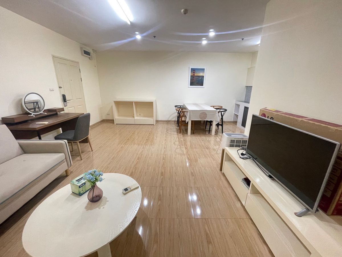ให้เช่าคอนโดลาดพร้าว เซ็นทรัลลาดพร้าว : Sym Condo ห้องใหญ่ 46 ตรม. Renovate ใหม่ ใกล้ Central ladprao, bts หมอชิด และตลาด สอบถามได้ครับ