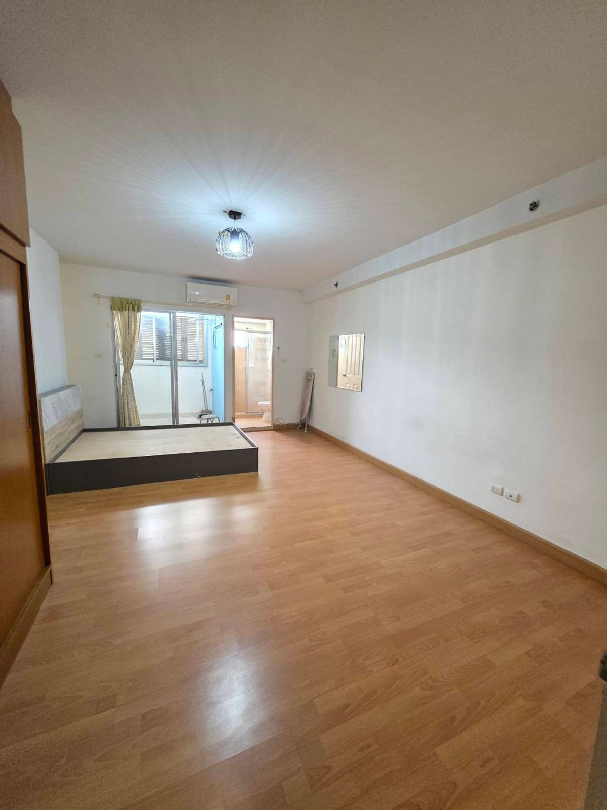 For RentCondoOnnut, Udomsuk : Next to BTS Udomsuk Station, near fresh market, near Building 66 and True Digital Park.