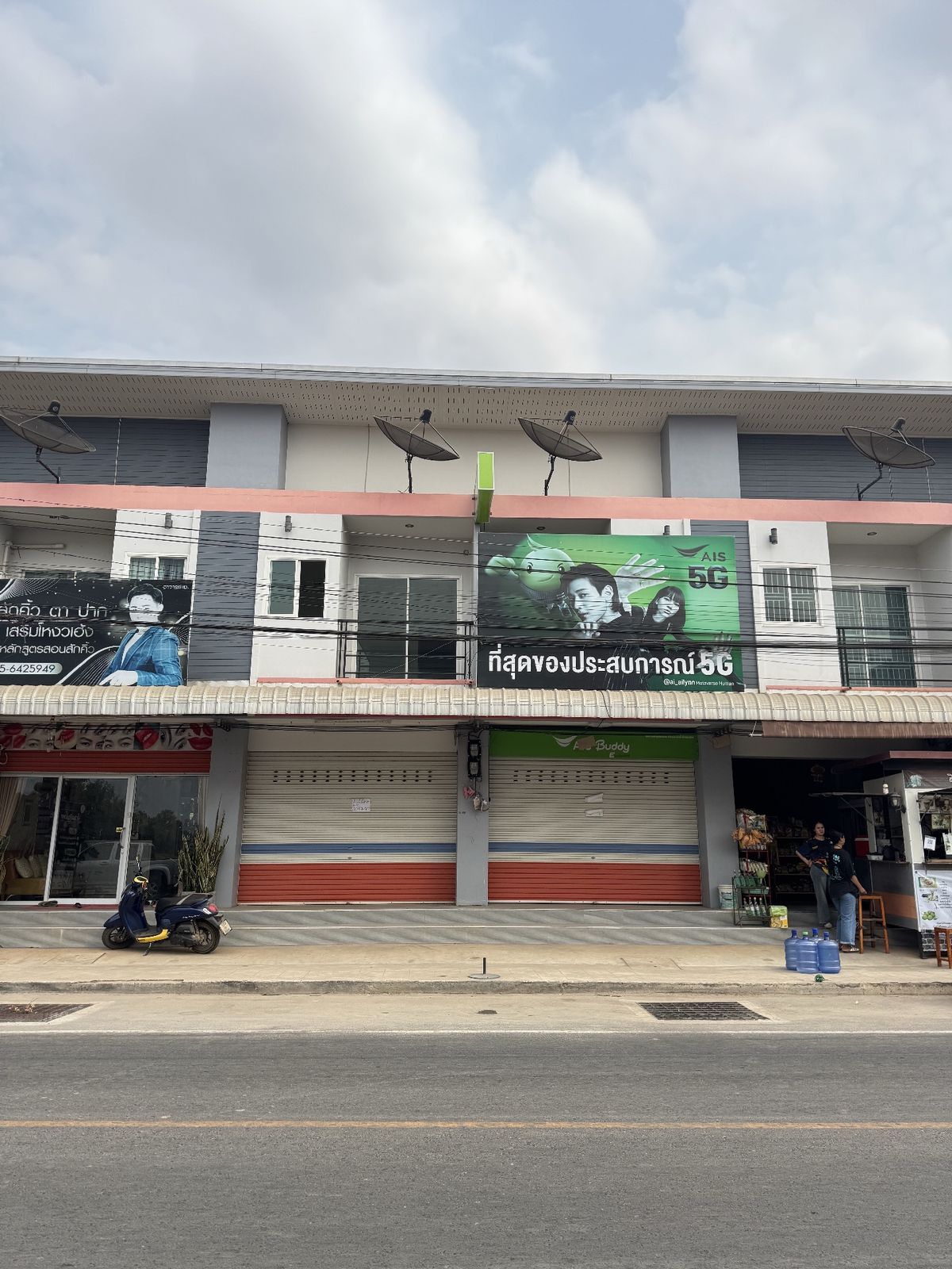 For SaleTownhomeLoei : Loei province building, good location on the road