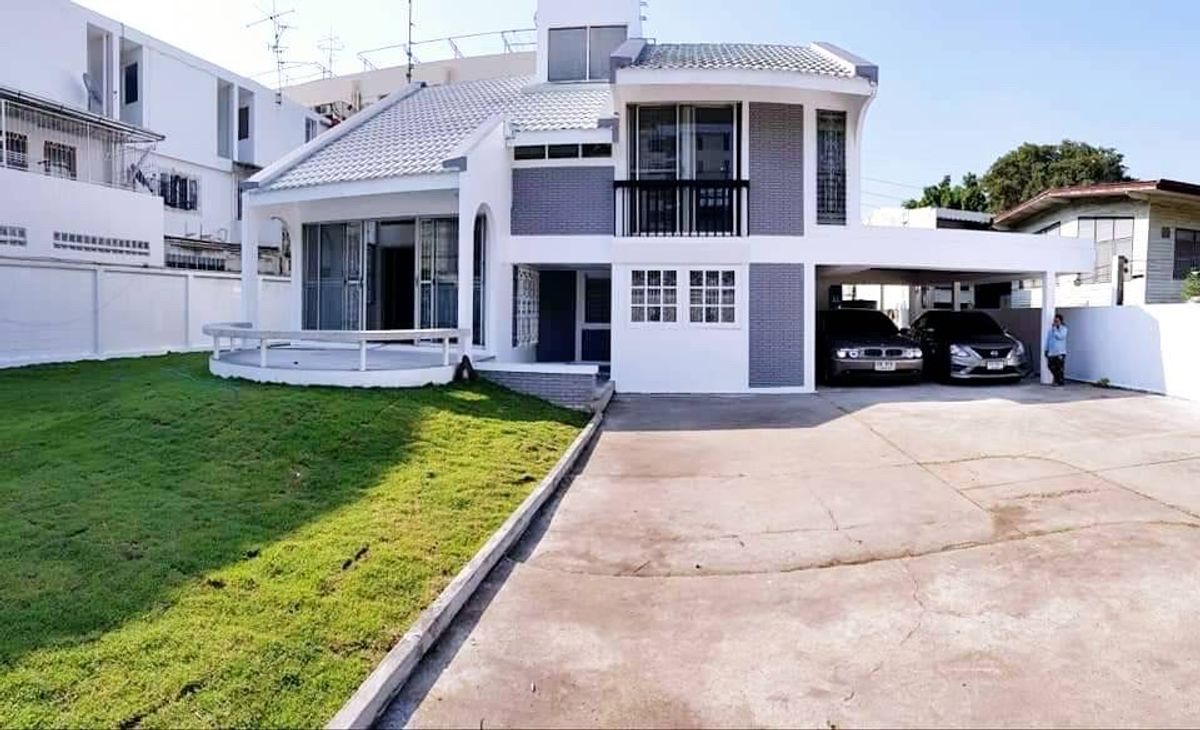 For RentHouseNawamin, Ramindra : 2 -storey detached house for rent, area of ​​200 sq.w., Ram Inthra 19, only 200 meters away from the mouth of the alley