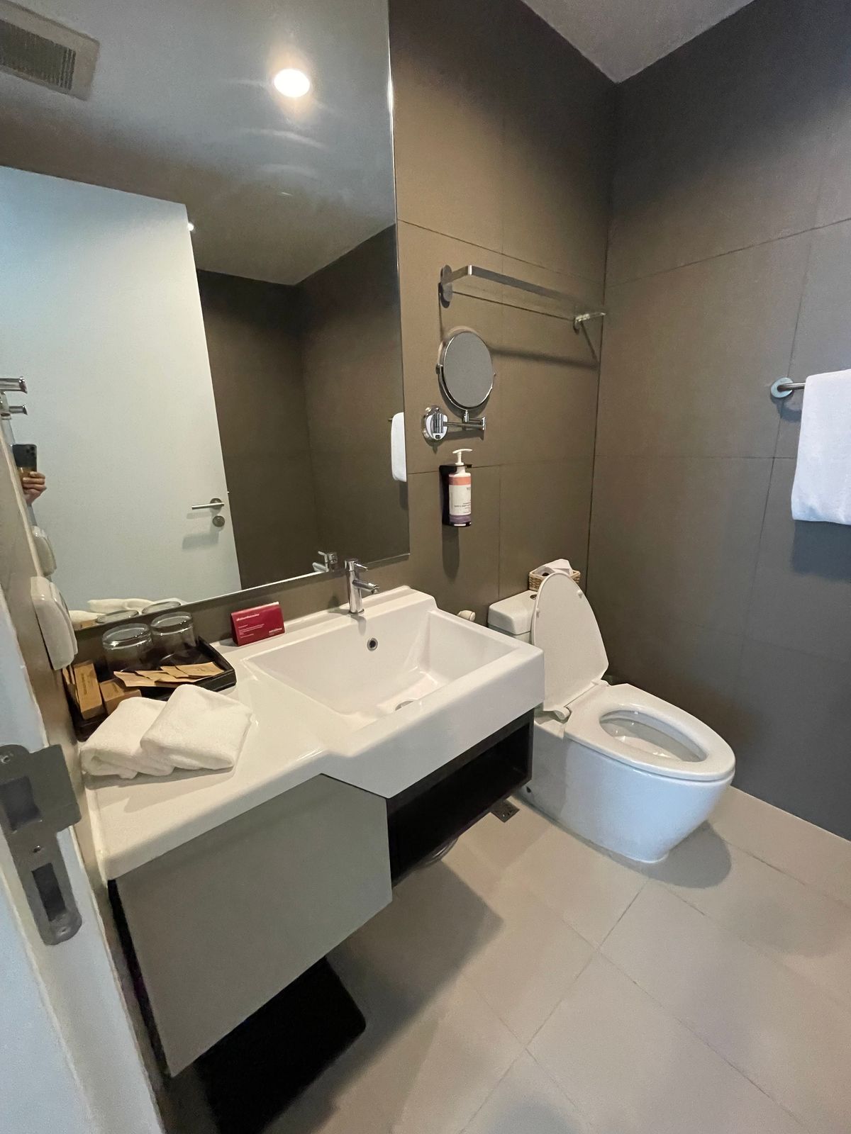 ให้เช่าคอนโดสุขุมวิท อโศก ทองหล่อ : 🏙 For Rent: Movenpick Residences Ekkamai (Up Ekkamai) 📍 Unit 910, 9th Floor