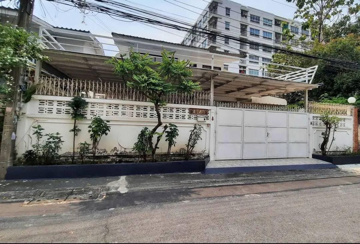 For RentHouseRatchadapisek, Huaikwang, Suttisan :  🏡 2-Storey Detached House for Rent – Yucharoen Village, Pracharat Bamphen 24, Huai Khwang