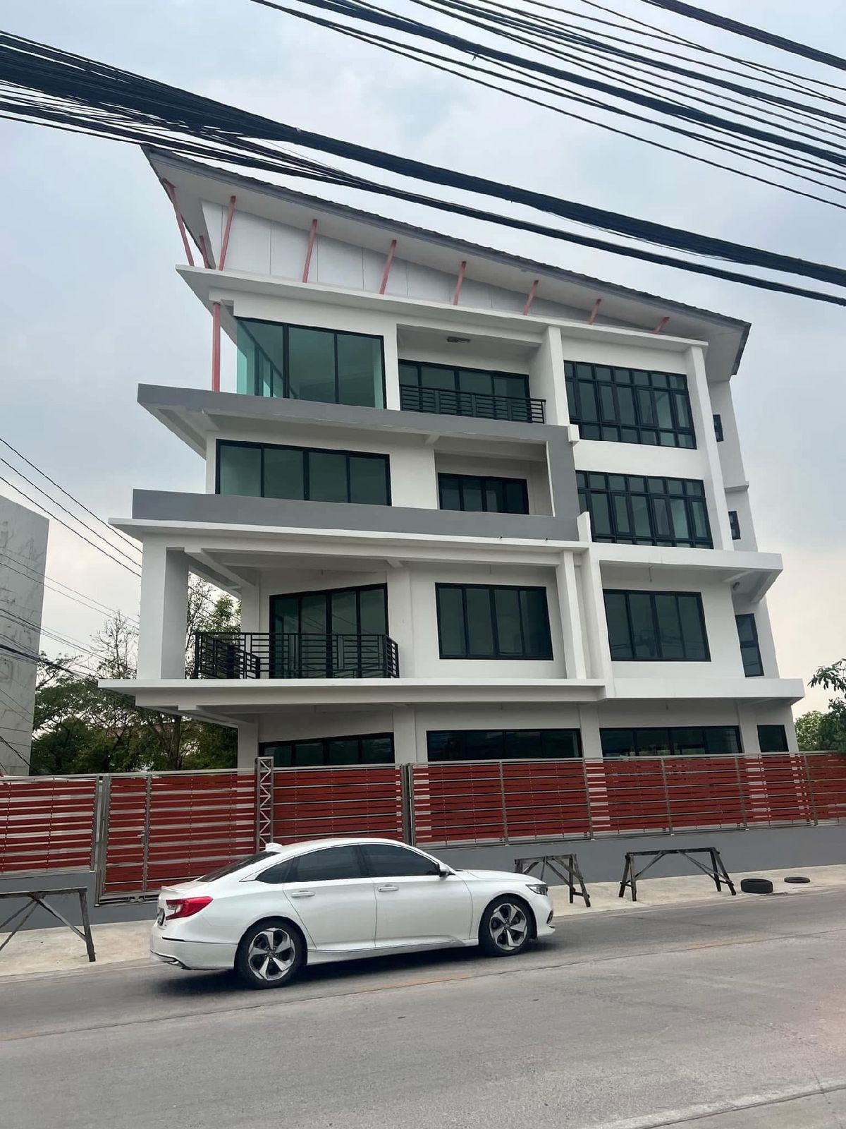 ให้เช่าโฮมออฟฟิศปิ่นเกล้า จรัญสนิทวงศ์ : ให้เช่าโฮมออฟฟิศ หลังใหม่ (มีลิฟต์ในตัวบ้าน) เดินทางสะดวก เหมาะสำหรับธุรกิจ