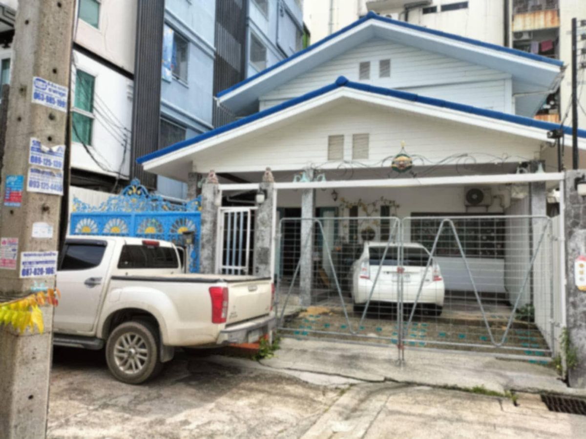 For RentHouseRatchadapisek, Huaikwang, Suttisan : 🏡 Rent a 2 -story detached house, Ratchadaphisek Soi 7 ✨ Big house in the center of the city, convenient to travel near the electric train and famous malls.