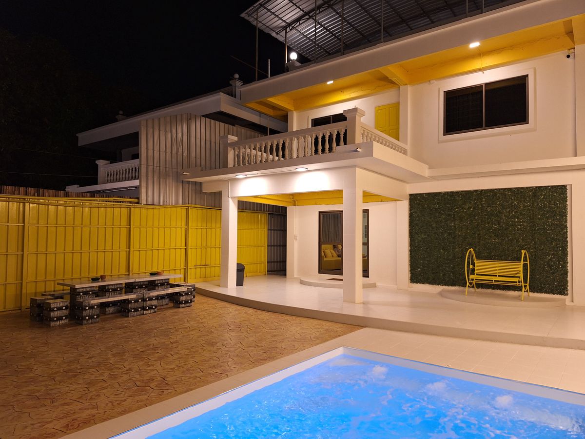 For RentHousePattanakan, Srinakarin : Poolvilla, Krungthep Kreetha 8 Intersection 12 4 Bedrooms, 4 bathrooms