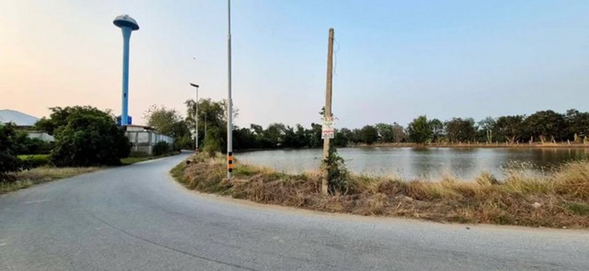 ขายที่ดินนครปฐม : ขายที่ดินเปล่า หลังปั๊มน้ำมันปตท.มาลัยแมนกม.39  โฉนดน.ส.4 จ (ครุฑแดง)   4-3-86 ไร่   ต.ห้วยม่วง อ.กำแพงแสน จ.นครปฐม เหลือเพียงไร่ละ 1.15 ล้านบาท