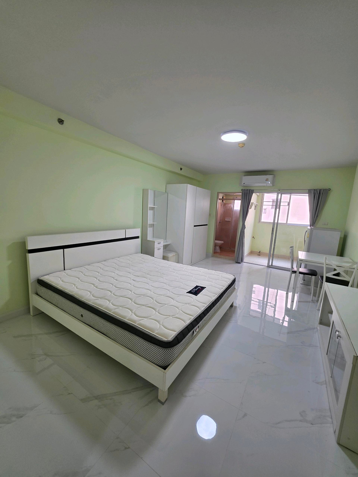 For RentCondoOnnut, Udomsuk : Next to BTS Udomsuk Station, near fresh market, near Building 66 and True Digital Park.