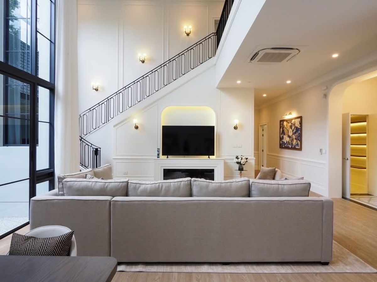 HousePattanakan, Srinakarin : Sell/rent Narasiri, Bangkok, 554 SQ.M 4 BED 5 Bath | 89,000MB | RENT 550,000 Contact 086-795-9997 (JIM)