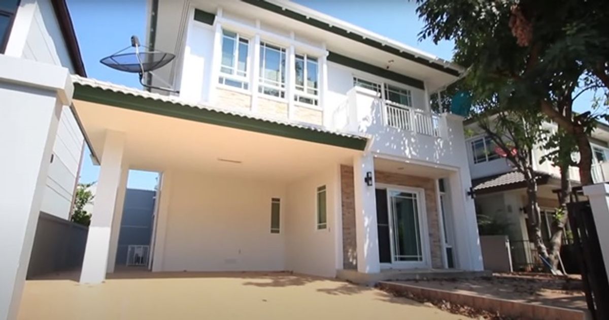 For RentWarehouseRathburana, Suksawat : Large 3-4 sleep 110 sq.w., rent a 2-storey detached house, Krungthep Kreetha 7 MRT Sri Sri Srisawa 1.3 km 320 sq.w., Welftingon International School, 2.4 km.