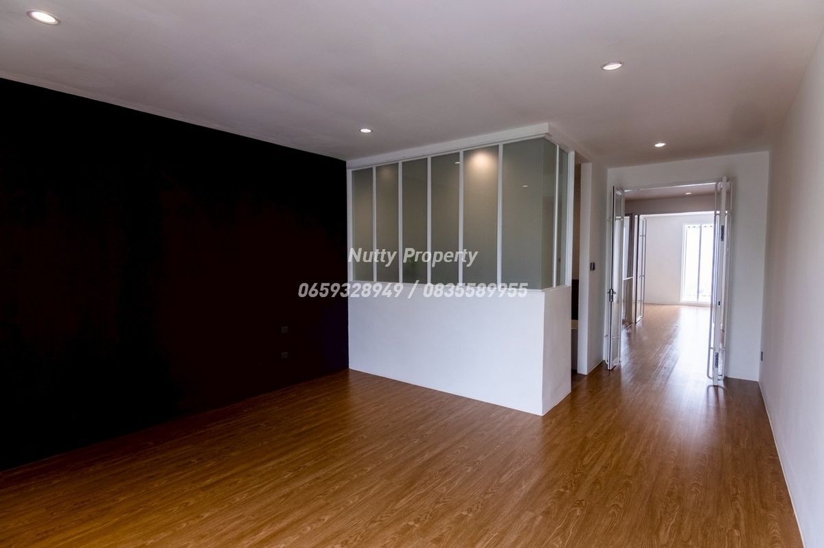 ขายทาวน์โฮมรัชดา ห้วยขวาง : ทาวน์โฮม 3 ชั้น ซอยรัชดา 36 ใหม่ทั้งหลัง พร้อมเข้าอยู่ ทำเลดีมาก