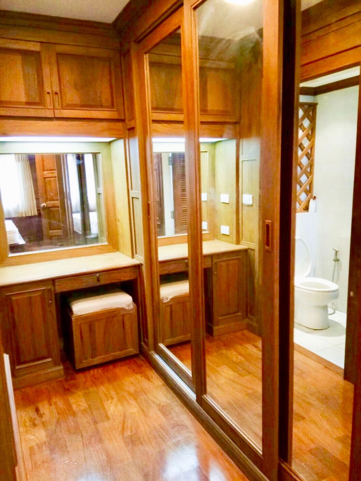 For SaleCondoSiam Paragon ,Chulalongkorn,Samyan : One Siam【𝐒𝐄𝐋𝐋 & 𝐑𝐄𝐍𝐓】🔥Heritage Luxury style room in the middle of Siam city. Wide usable area  Full built-in furniture system 🔥 Contact Line ID: @hacondo