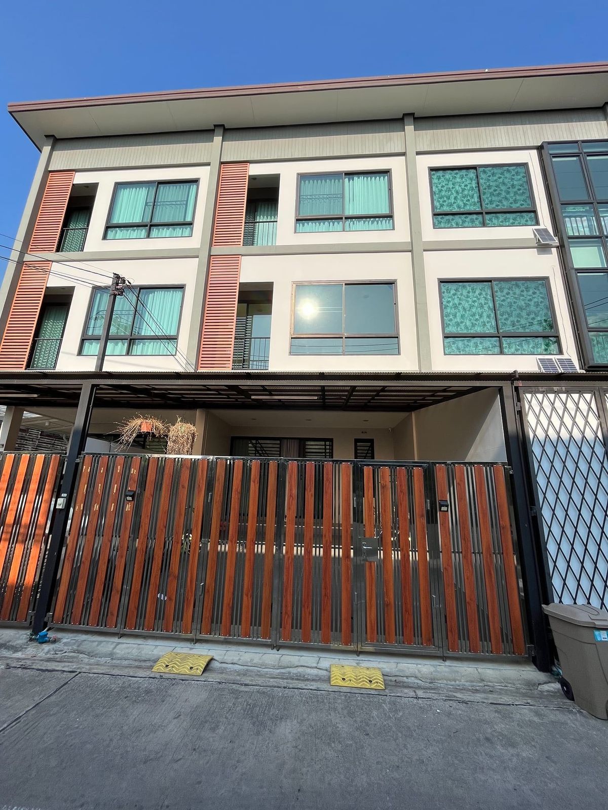 For RentHome OfficeOnnut, Udomsuk : 🌟 Rent a 3 -story townhome, 230 sq.m., suitable for home office, near BTS Punnawithi, only 45,000 baht/month. Suitable for living or making Home Office / ST