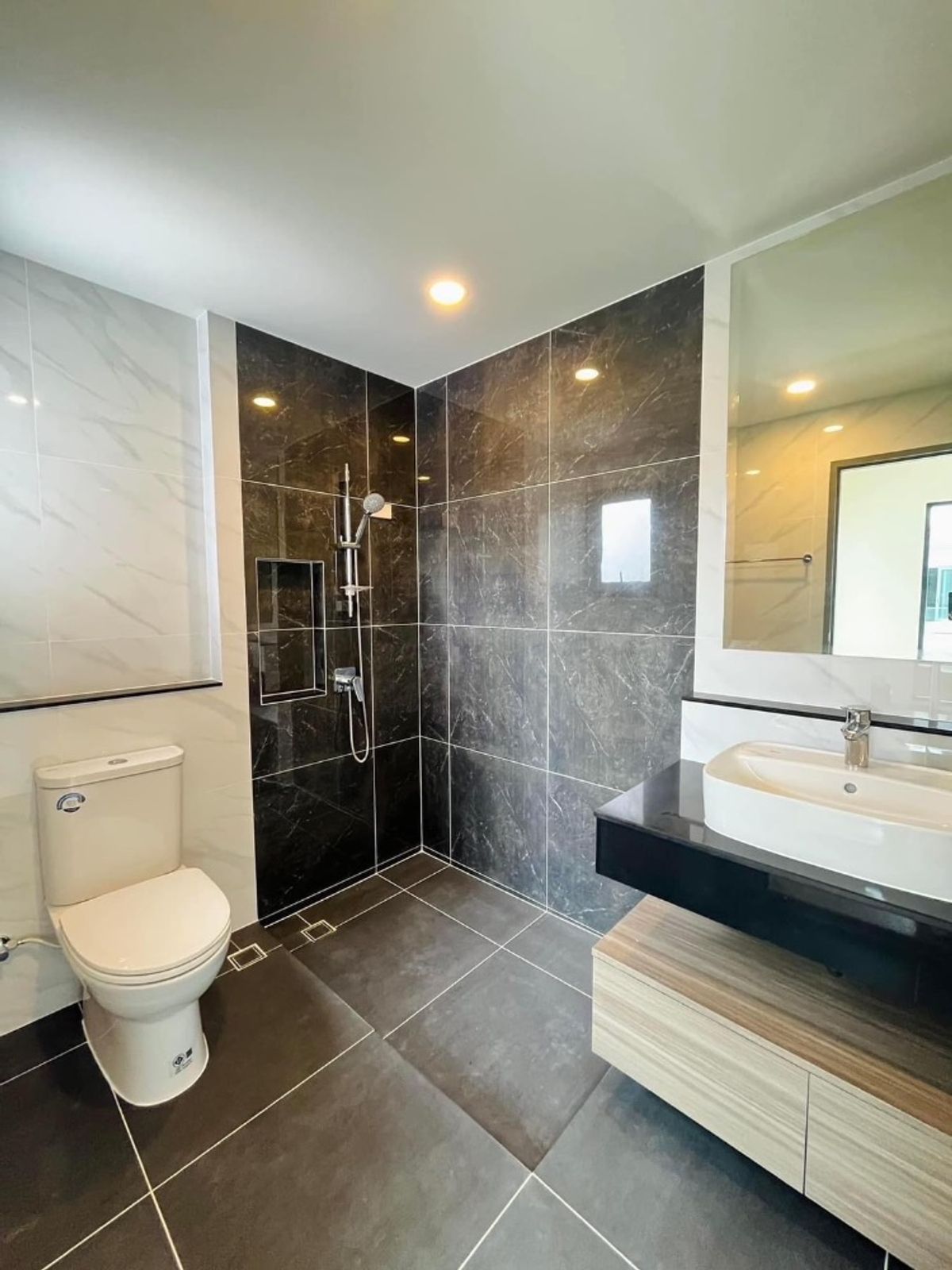 ขายบ้านลาดกระบัง สุวรรณภูมิ : The City สุขุมวิท อ่อนนุช ใกล้ถนนอ่อนนุช ศรีนครินทร์ พัฒนาการ ยังไม่เคยเข้าอยู่อาศัย