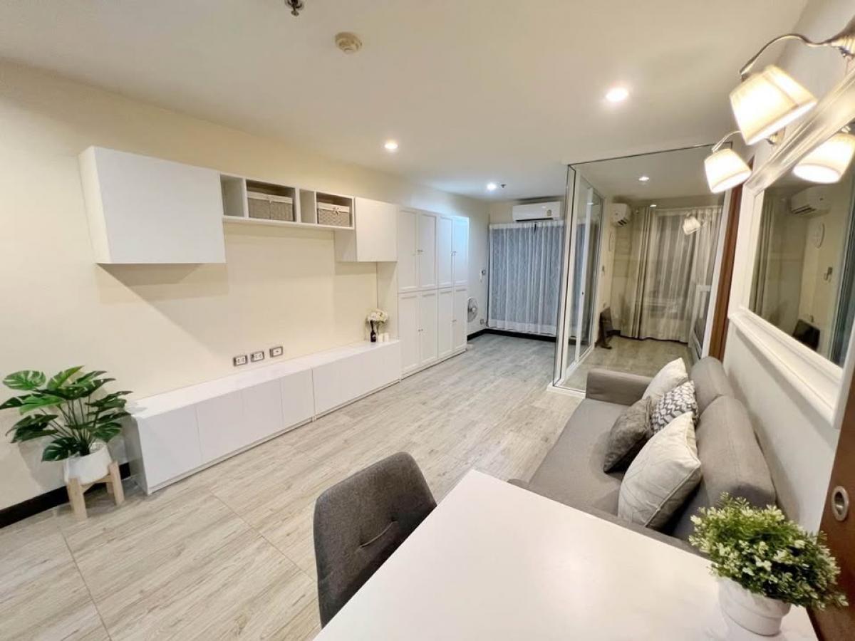 For SaleCondoSilom, Saladaeng, Bangrak : Condo in the heart of Silom, a trendy business area!1 bedroom, 44 sqm, close to BTS Chong Nonsi, priced at only 4.6 million!