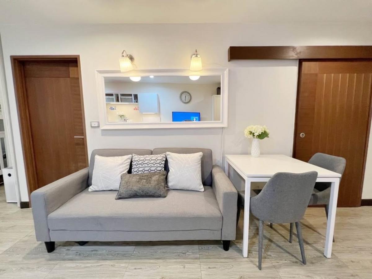For SaleCondoSilom, Saladaeng, Bangrak : Condo in the heart of Silom, a trendy business area!1 bedroom, 44 sqm, close to BTS Chong Nonsi, priced at only 4.6 million!