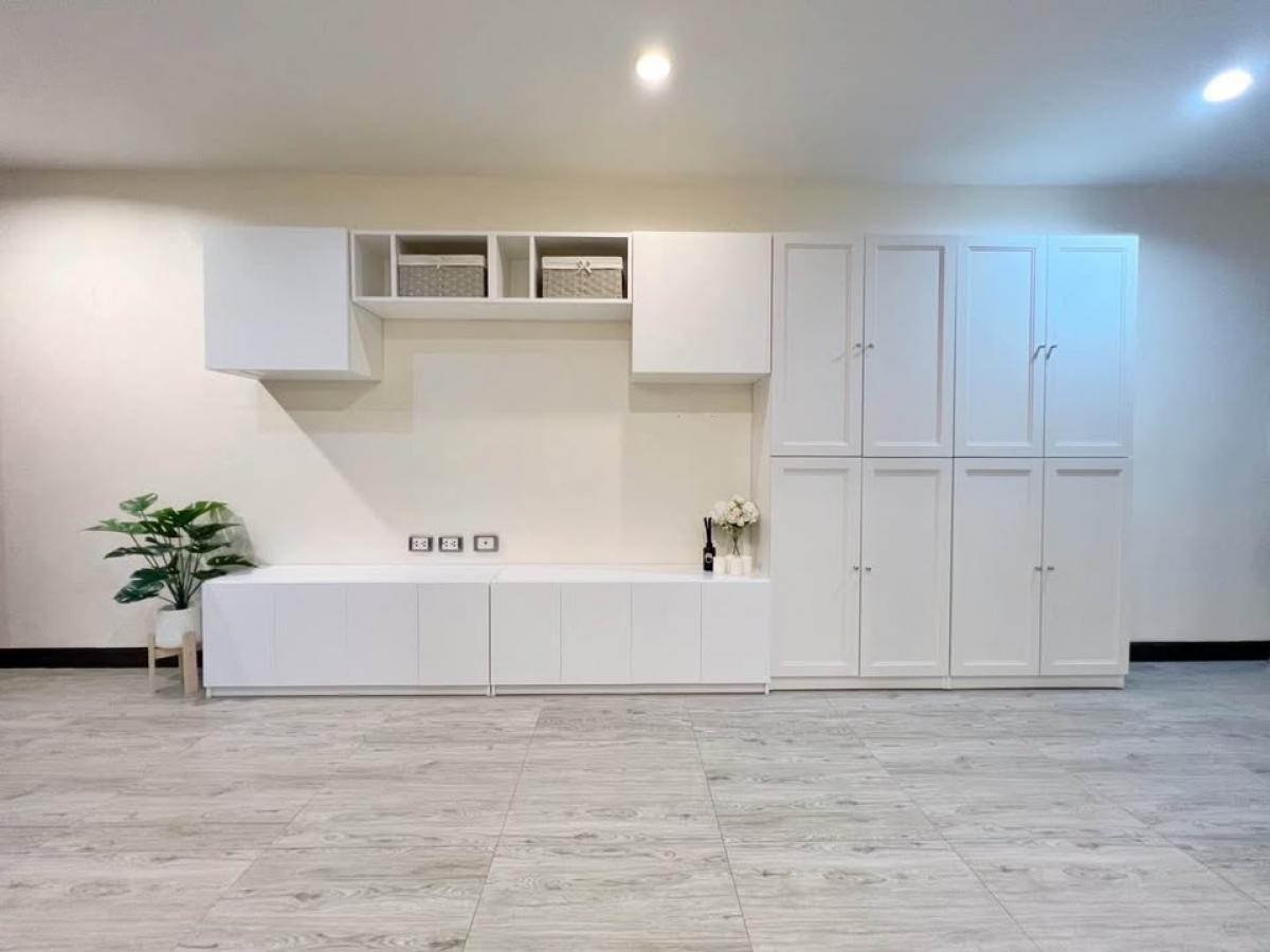 For SaleCondoSilom, Saladaeng, Bangrak : Condo in the heart of Silom, a trendy business area!1 bedroom, 44 sqm, close to BTS Chong Nonsi, priced at only 4.6 million!