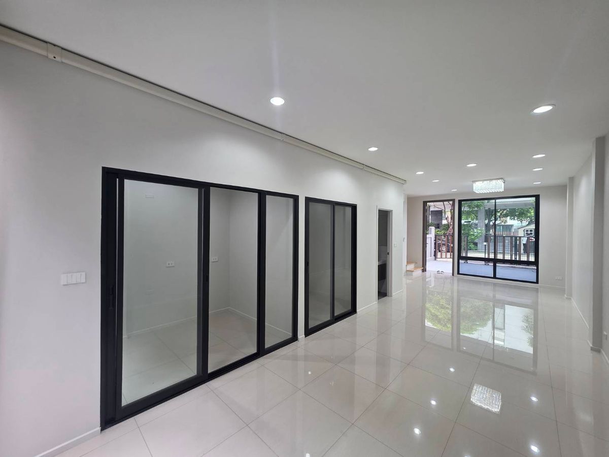 For RentTownhomeVipawadee, Don Mueang, Lak Si : Rent a New Connex House, Don Mueang, near Sears Rangsit, only 7 minutes.