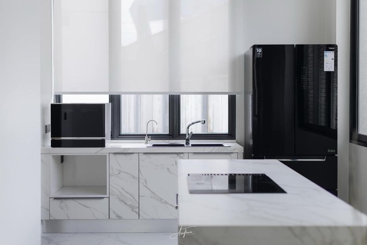 For SaleTownhomeSukhumvit, Asoke, Thonglor : 📢👇Sell with tenant til September 2026
 Luxury house in Ekamai, 5 floors with in-house lift access on every floor, balcony in every room, rooftop terrace