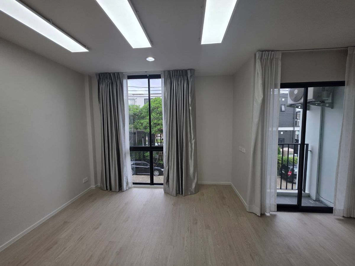 For RentTownhomeVipawadee, Don Mueang, Lak Si : Rent a New Connex House, Don Mueang, near Sears Rangsit, only 7 minutes.