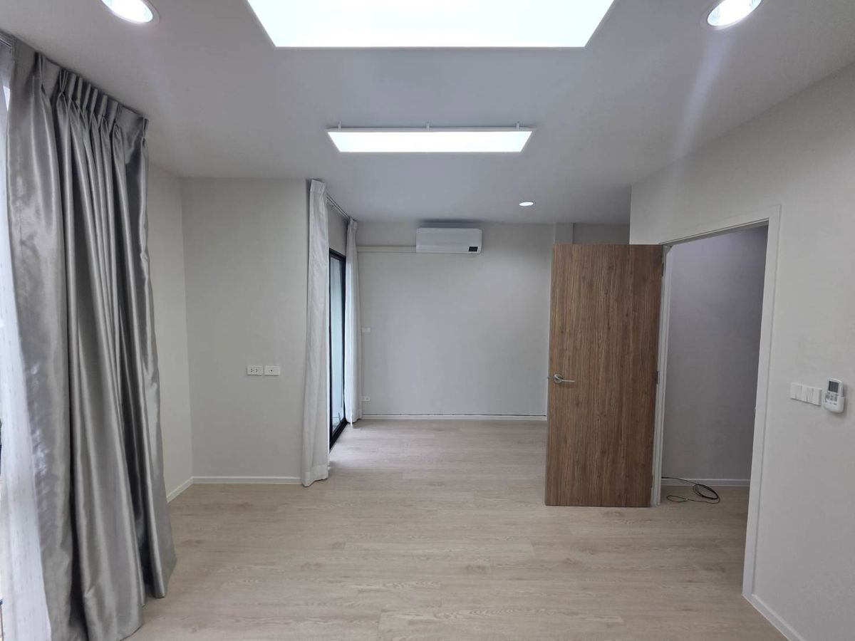 For RentTownhomeVipawadee, Don Mueang, Lak Si : Rent a New Connex House, Don Mueang, near Sears Rangsit, only 7 minutes.