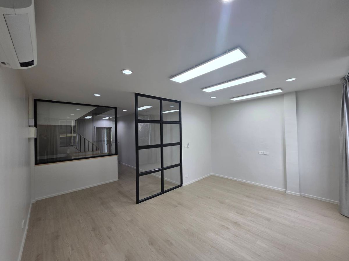 For RentTownhomeVipawadee, Don Mueang, Lak Si : Rent a New Connex House, Don Mueang, near Sears Rangsit, only 7 minutes.