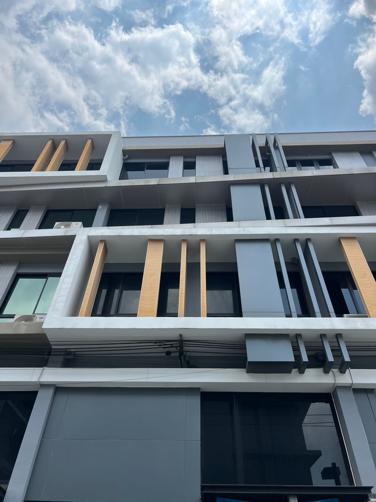 For SaleTownhomeKaset Nawamin,Ladplakao : Luxurious home office for sale, NIRVANA@Work Ram Inthra, the best price in the project (0956568924 kook)