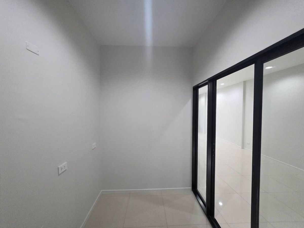 For RentTownhomeVipawadee, Don Mueang, Lak Si : Rent a New Connex House, Don Mueang, near Sears Rangsit, only 7 minutes.