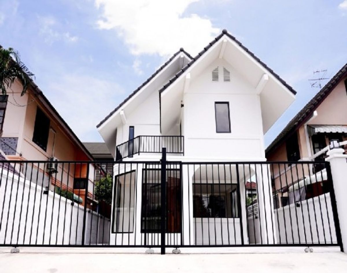 ให้เช่าโฮมออฟฟิศอ่อนนุช อุดมสุข : โทร. 081-632-0632 ให้เช่าบ้านเดี่ยว / Home office 2 ชั้น ซอยสุขุมวิท 68  ใกล้ BTS อุดมสุข  Renovate ใหม่ สวยมาก   แอร์ 6 เครื่อง / มีเฟอร์นิเจอร์ / อยู่อาศัย หรือ Home Office