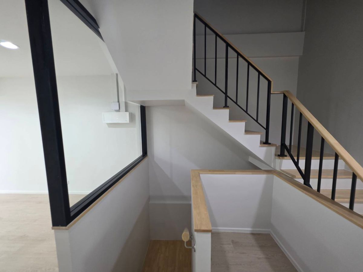 For RentTownhomeVipawadee, Don Mueang, Lak Si : Rent a New Connex House, Don Mueang, near Sears Rangsit, only 7 minutes.