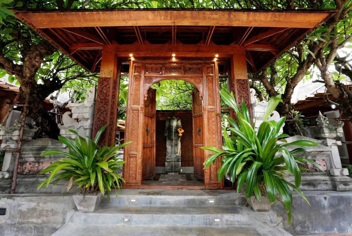 ขายเกษตร นวมินทร์ ลาดปลาเค้า : 🌿 🌿 บ้านไม้สักสไตล์บาหลีสุดหรูใจกลางกรุง! 🏡 4 เรือนล้อมสระน้ำ | บนที่ดิน 386 ตร.ว. | ซอยนวลจันทร์